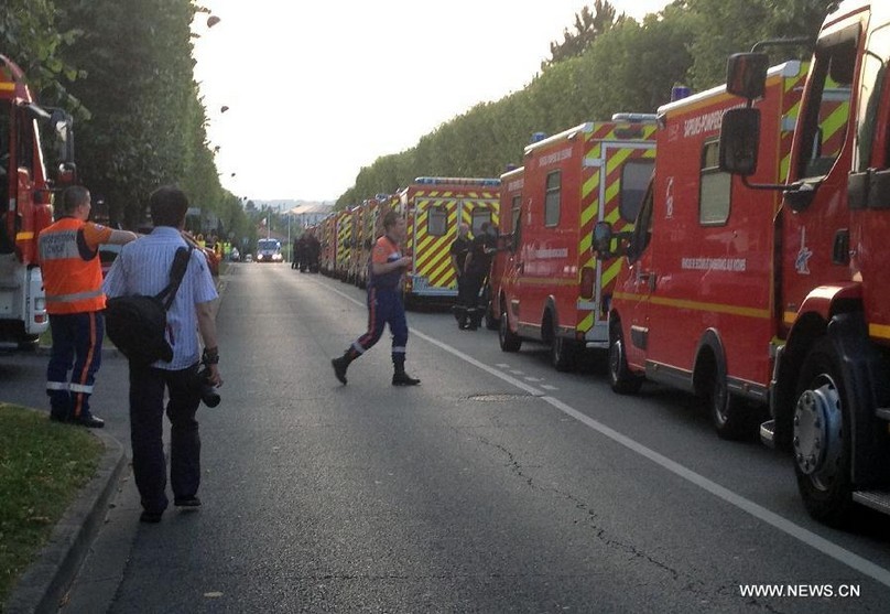 مصرع عدة أشخاص في حادث قطار فرنسا (5)
