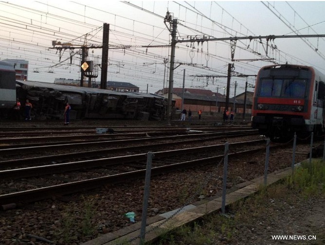 مصرع عدة أشخاص في حادث قطار فرنسا (3)
