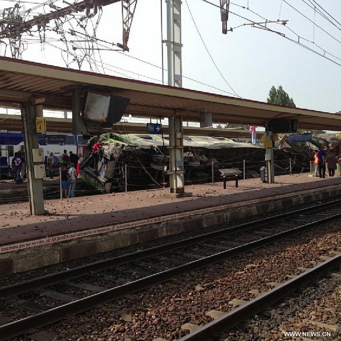 مصرع عدة أشخاص في حادث قطار فرنسا (4)