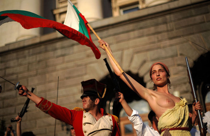 الإحتجاجات في بلغاريا تحاكي فن الثورة الفرنسية