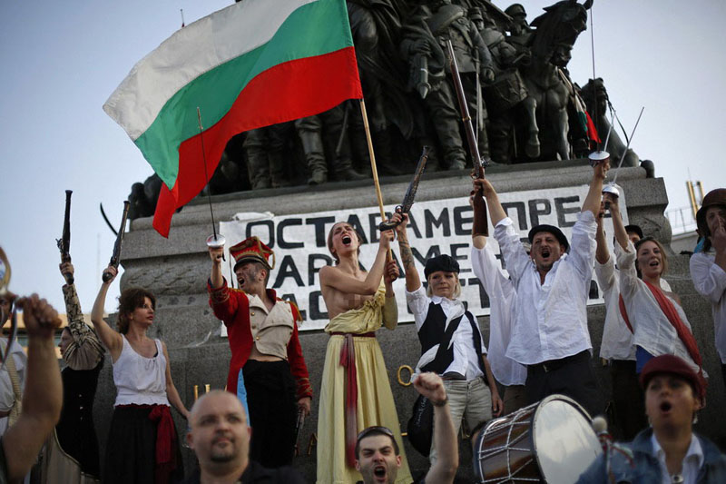 الإحتجاجات في بلغاريا تحاكي فن الثورة الفرنسية (9)