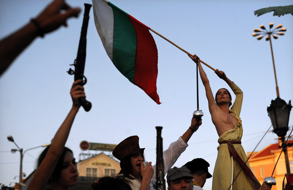 الإحتجاجات في بلغاريا تحاكي فن الثورة الفرنسية (4)