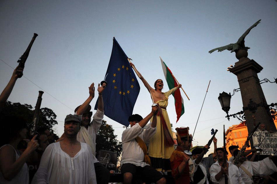 الإحتجاجات في بلغاريا تحاكي فن الثورة الفرنسية (3)
