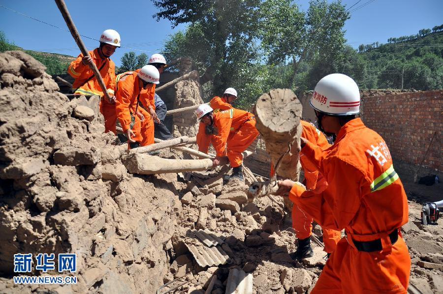 مصرع 89 شخصا وفقدان خمسة آخرين في زلزال بشمال غرب الصين  (17)