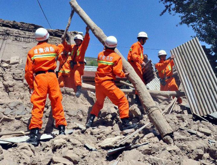 مصرع 89 شخصا وفقدان خمسة آخرين في زلزال 