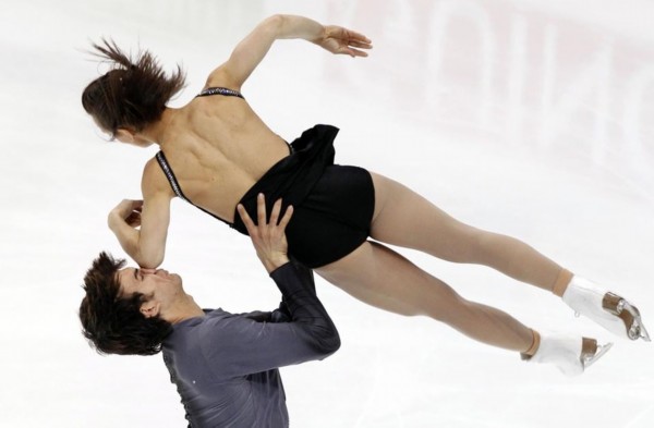 يا للخسارة! مجموعة من أخطاء نجوم الرقص الإيقاعي على الجليد خلال المسابقات (24)