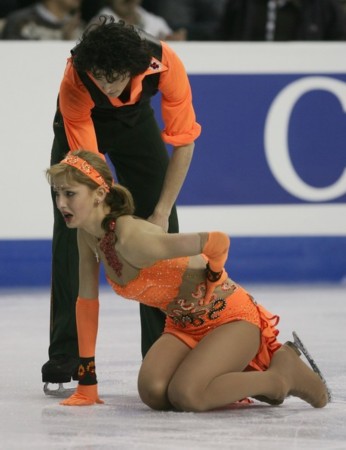يا للخسارة! مجموعة من أخطاء نجوم الرقص الإيقاعي على الجليد خلال المسابقات (15)