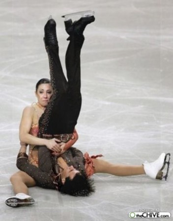 يا للخسارة! مجموعة من أخطاء نجوم الرقص الإيقاعي على الجليد خلال المسابقات (19)