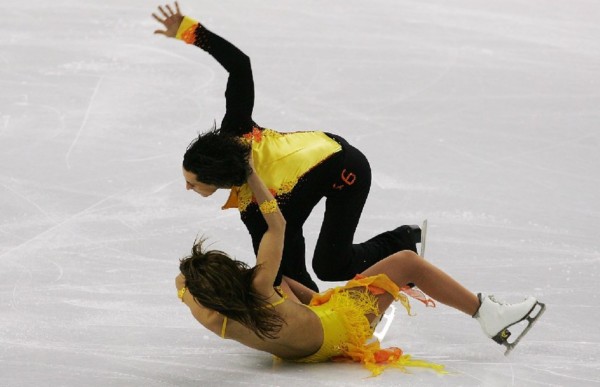 يا للخسارة! مجموعة من أخطاء نجوم الرقص الإيقاعي على الجليد خلال المسابقات (2)