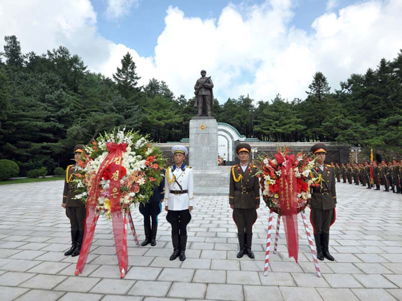 كيم جونغ أون يحيي ذكرى الشهداء الصينيين الذين سقطوا في الحرب الكورية (7)