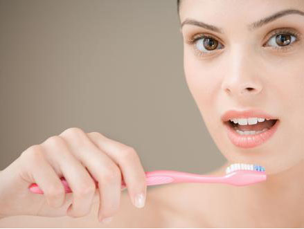 هل تؤدي قلة تنظيف الأسنان إلى الخرف؟