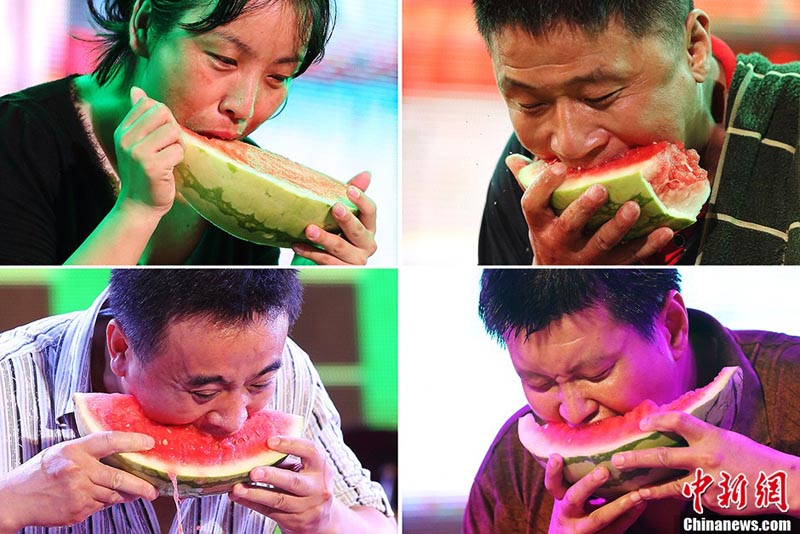 مسابقة أكل البطيخ بمدينة نانجينغ   (3)