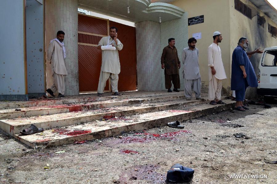 مصرع 31 شخصا وإصابة أكثر من 50 آخرين فى هجوم انتحارى فى جنوب غرب باكستان  (9)