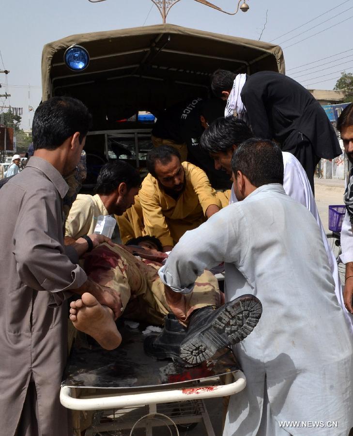 مصرع 31 شخصا وإصابة أكثر من 50 آخرين فى هجوم انتحارى فى جنوب غرب باكستان  (2)