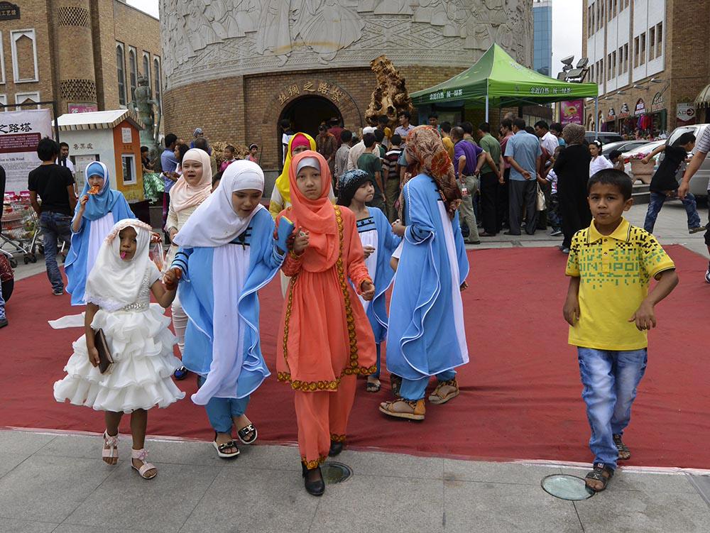 صور عالية الوضوح:المسلمون الصينيون يحتفلون بعيد الفطر (11)