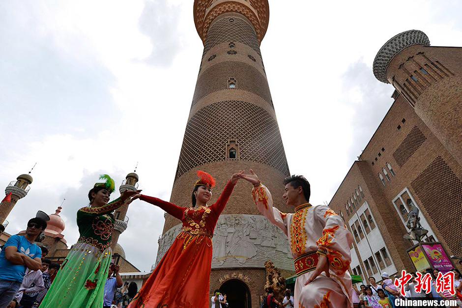 صور عالية الوضوح:المسلمون الصينيون يحتفلون بعيد الفطر (10)