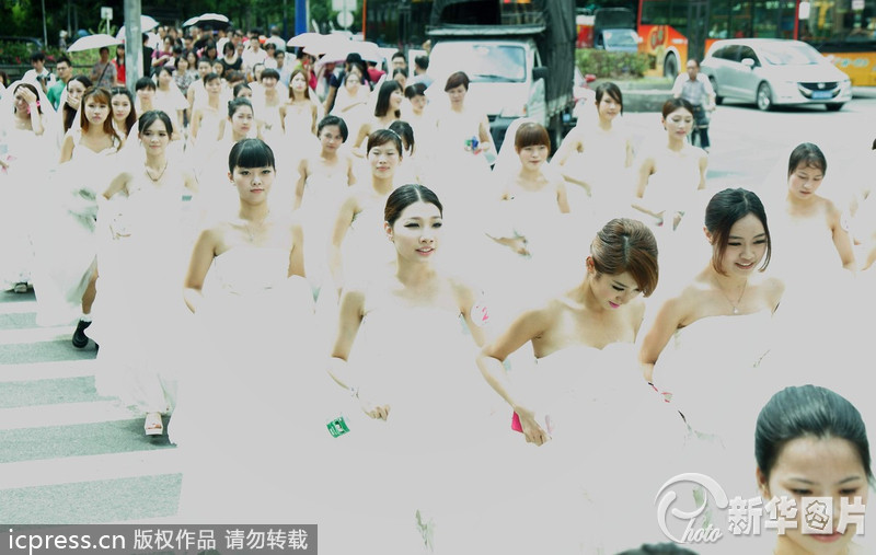 مشاركة مائة عروس في سباق العدو بقوانغتشو للاحتفال بحلول عيد الحب الصيني  (2)