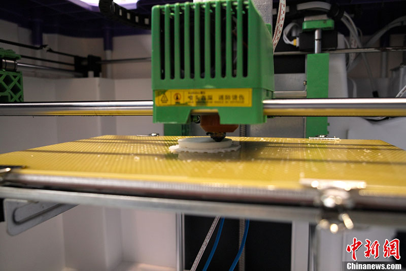 متجر طباعة المجوهرات بتكنولوجيا الطباعة ثلاثية الأبعاد يجذب الزبائن  (4)
