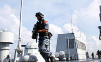 الأسطول  الصيني يجري أول تدريب لمقاومة الإختطاف بخليج عدن