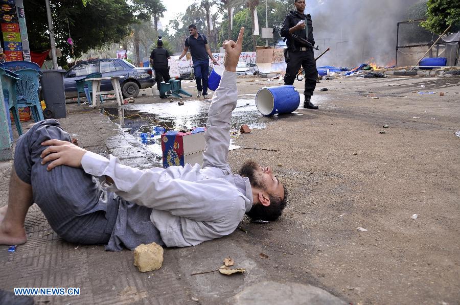 التليفزيون المصري: قوات الأمن تسيطر بالكامل على ميدان رابعة العدوية (11)