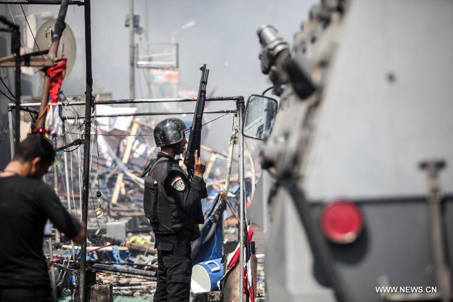 التليفزيون المصري: قوات الأمن تسيطر بالكامل على ميدان رابعة العدوية (13)