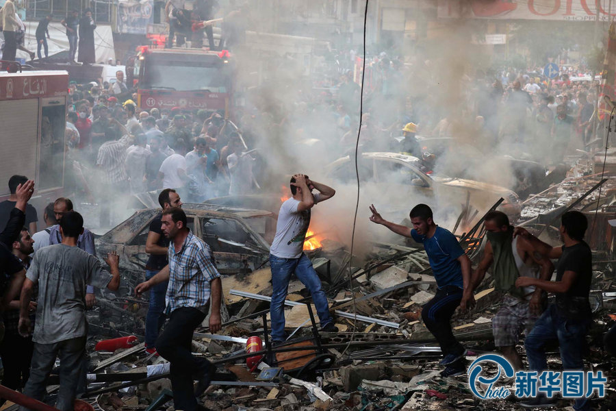 17 قتيلا و150 جريحا في انفجار سيارة مفخخة بضاحية بيروت الجنوبية