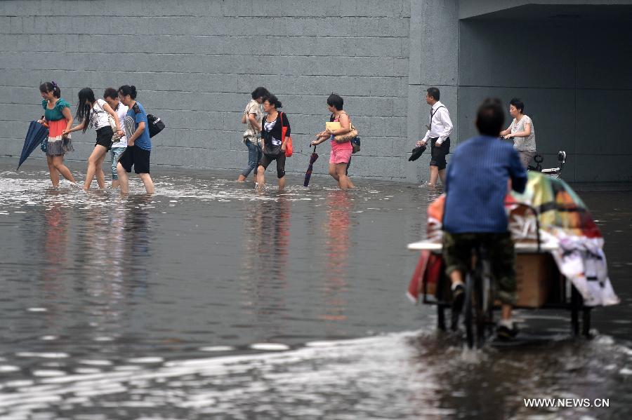 مقتل 40 فى فيضانات تجتاح شمال شرق الصين  (2)