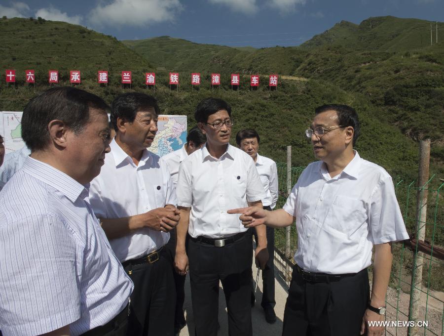 رئيس مجلس الدولة الصينى يؤكد على أهمية بناء سكك حديد فى الغرب