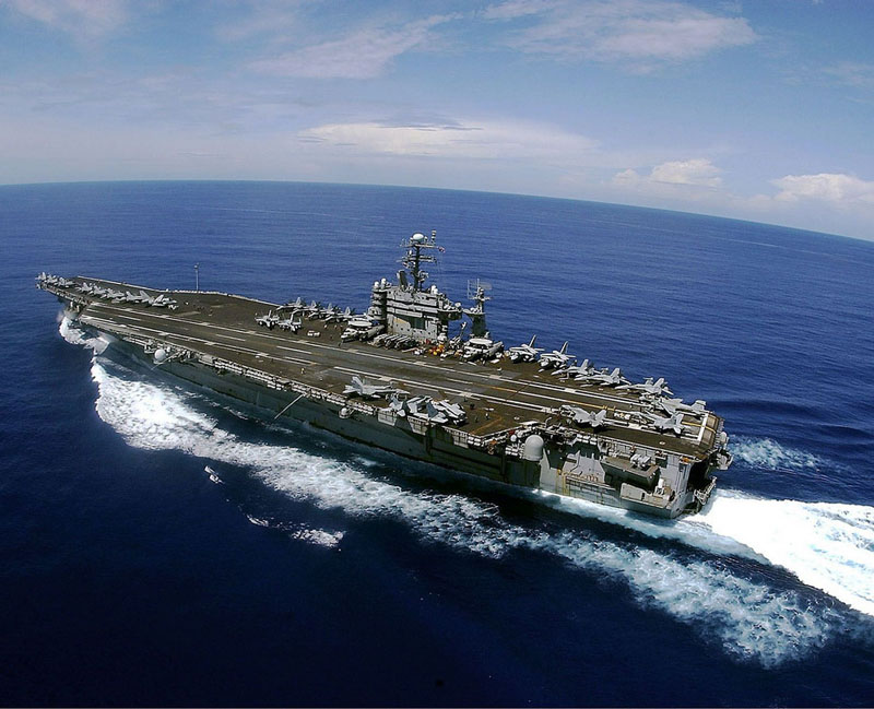 حاملة الطائرات كارل فينسون CVN-70 تحت قيادة أسطول البحرية الأمريكية على المحيط الهادئ، ميناؤها الأم هو سان دييغو 