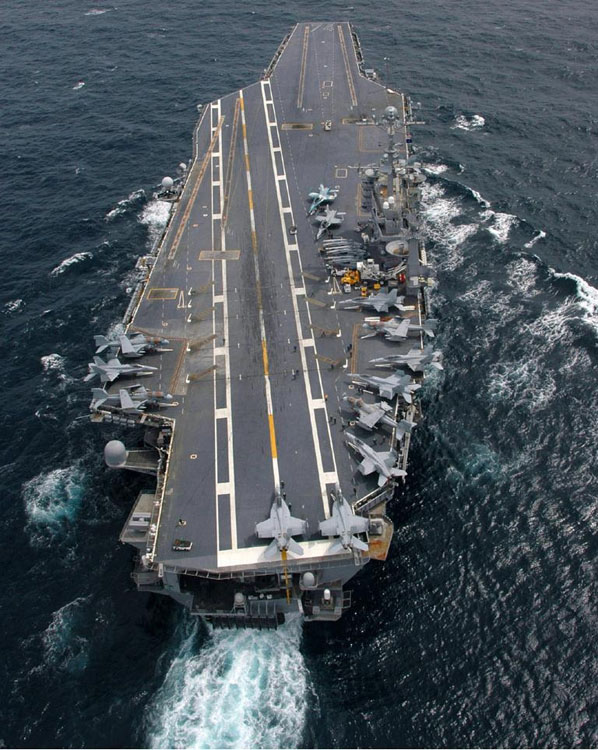 حاملة الطائرات ستينيس CVN74 في إطار أسطول المحيط الهادئ للبحرية الأمريكية، وميناؤها الأم هو برمرتون