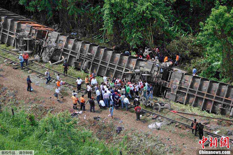 ارتفاع حصيلة قتلى حادث خروج قطار عن القضبان في المكسيك الى 6 