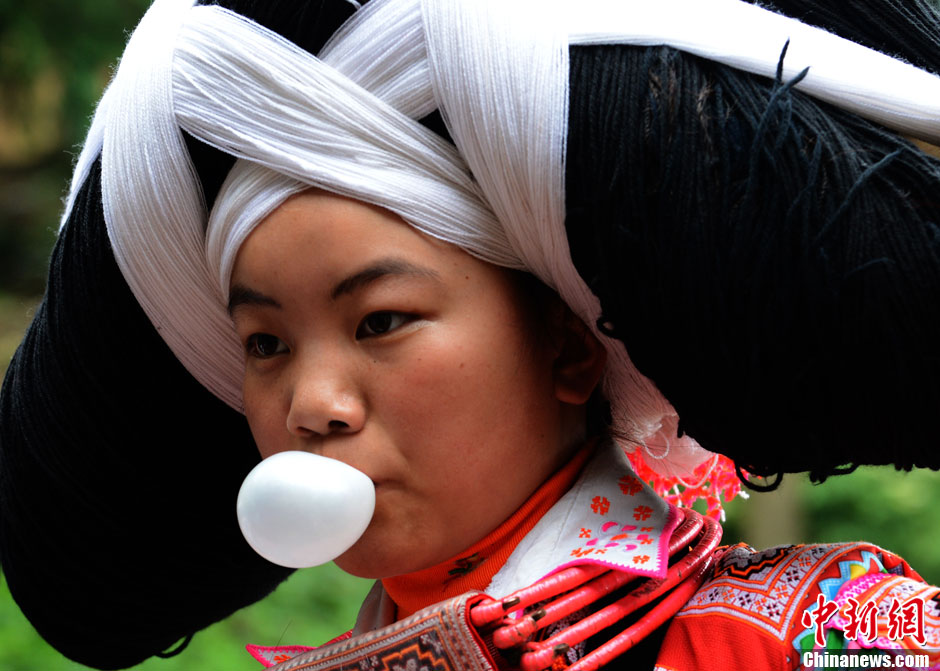 نساء قومية مياو ذوات "ظفائر الشعر الطويلة" في قويتشو الصينية  (3)