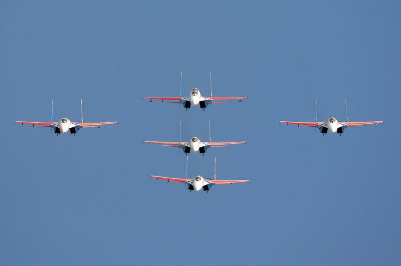 فريق بايي الصيني للاستعراض الجوي يقوم بعرض تحضيري قبيل إنطلاق معرض موسكو للطيران (27)