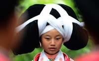 نساء قومية مياو ذوات "ظفائر الشعر الطويلة" في قويتشو الصينية 