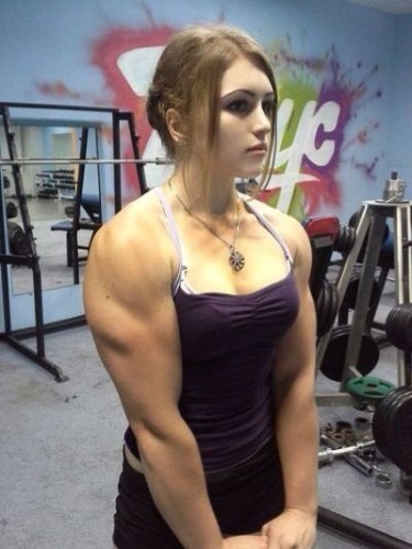 فتاة روسية ذات عضلات قوية (7)