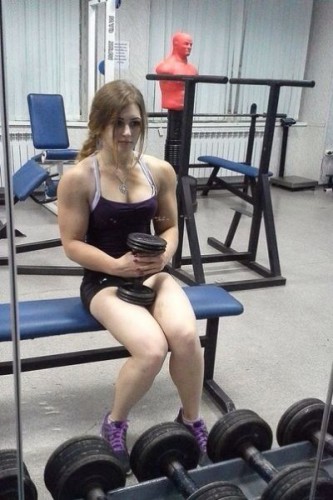 فتاة روسية ذات عضلات قوية (6)