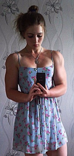 فتاة روسية ذات عضلات قوية (3)