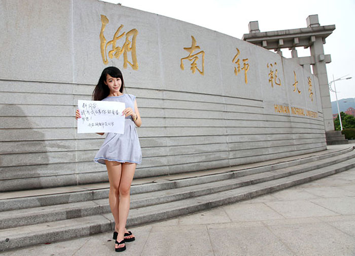 صور عالية الدقة:أجمل الطالبات فى جامعات هونان يستقبلن الطلبة الجدد فى بداية الفصل الدراسي الجديد  