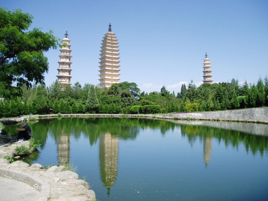 الأبراج الثلاثة في معبد تشونغ شنغ بولاية دالي   (2)