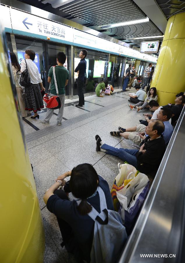 تعليق العمل بخط مترو الأنفاق رقم 4 في بكين بسبب عطل نظام الإشارة 