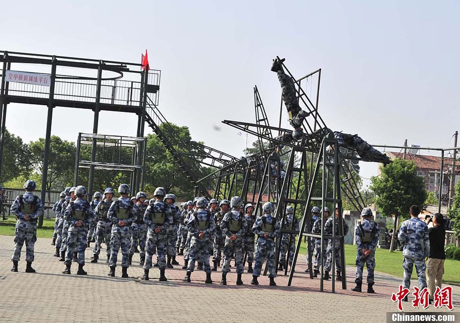 افتتاح ثكنة القوات الجوية الصينية أمام الجماهير لأول مرة  (2)