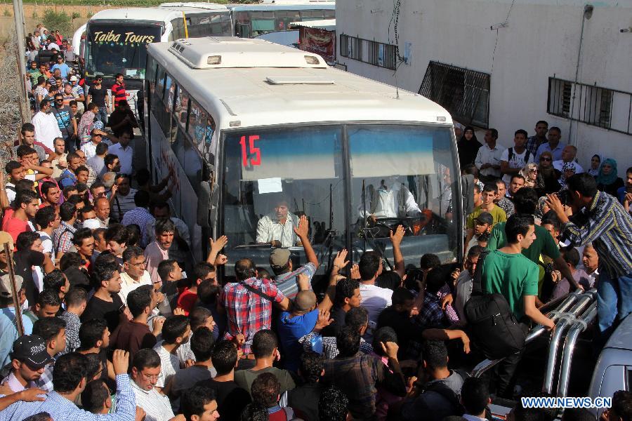 مصر تعيد فتح معبر رفح مع غزة وحكومة حماس تحذر من نقص الأدوية  (6)