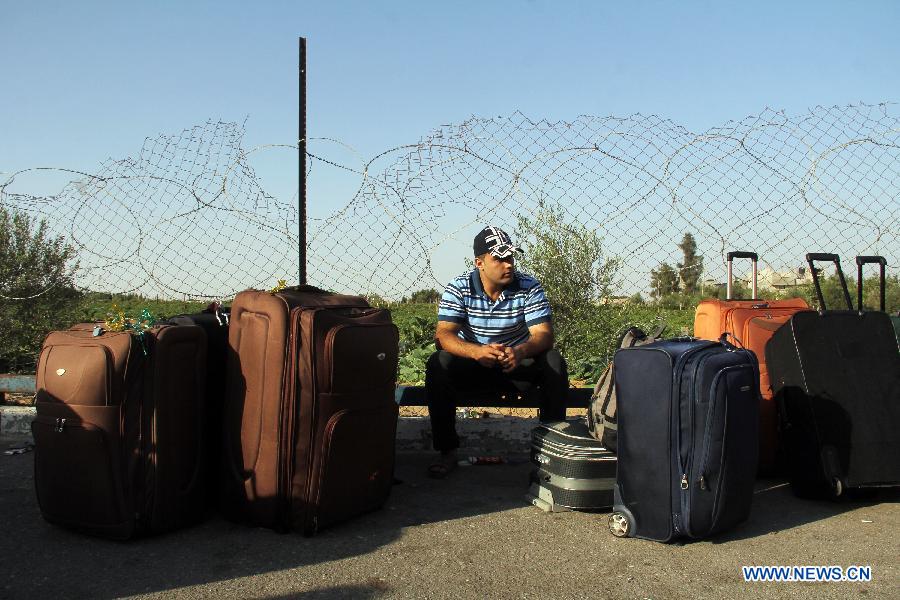 مصر تعيد فتح معبر رفح مع غزة وحكومة حماس تحذر من نقص الأدوية  (2)