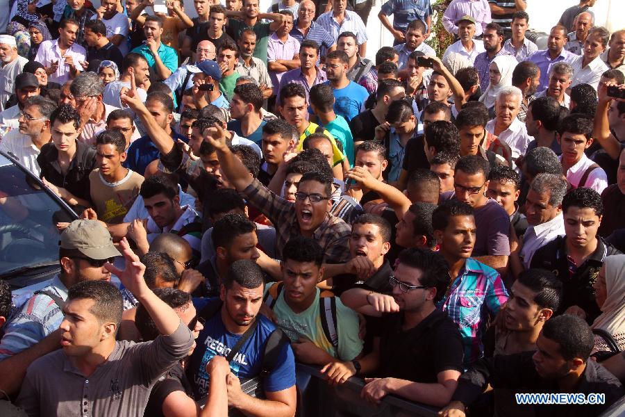 مصر تعيد فتح معبر رفح مع غزة وحكومة حماس تحذر من نقص الأدوية  (4)