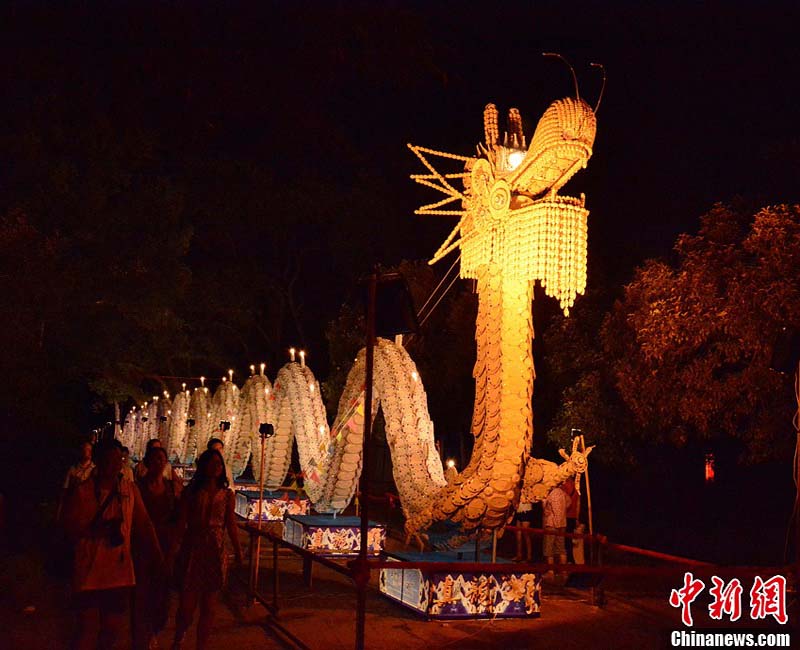 الاحتفال بعيد منتصف الخريف في جميع أنحاء الصين  (17)