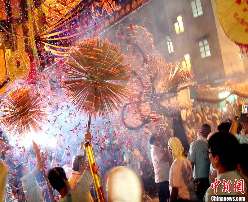 الاحتفال بعيد منتصف الخريف في جميع أنحاء الصين  (10)