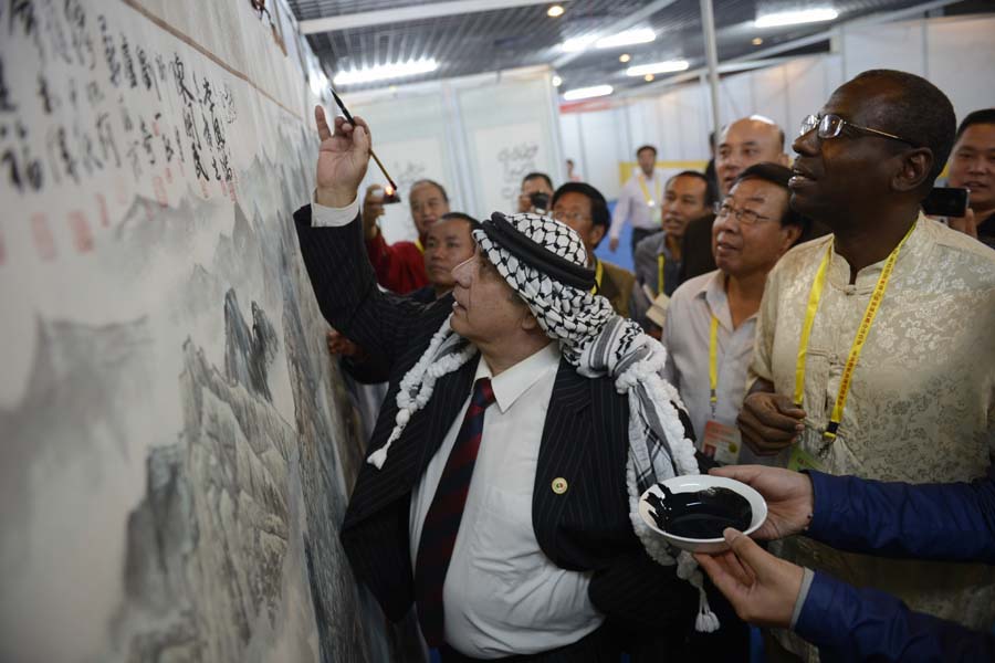 إفتتاح معرض "اللوحات الصينية ترسم عالم المسلمين" في نينغشيا  (9)
