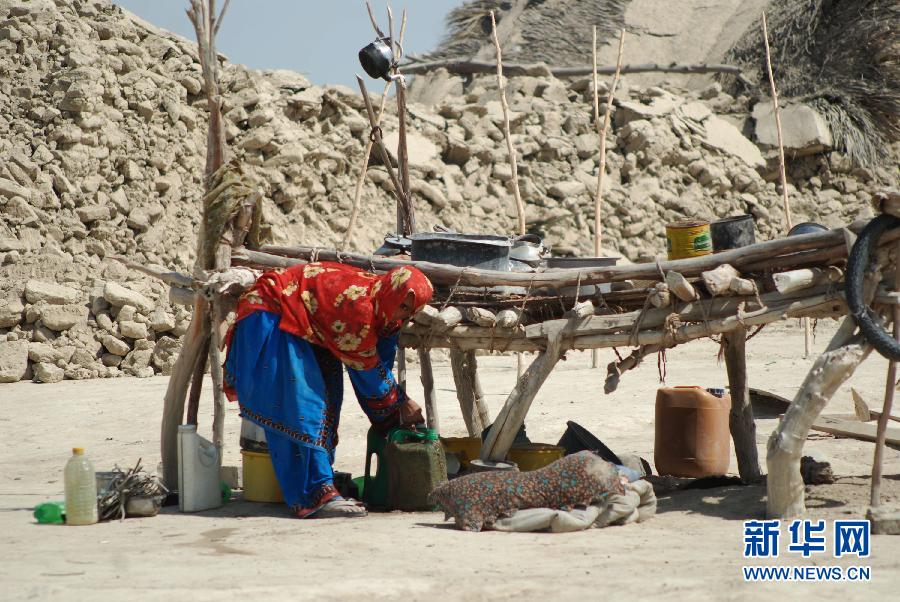 مصرع 328 شخصا وإصابة أكثر من 500 آخرين جراء زلزال بالوشستان في باكستان (7)