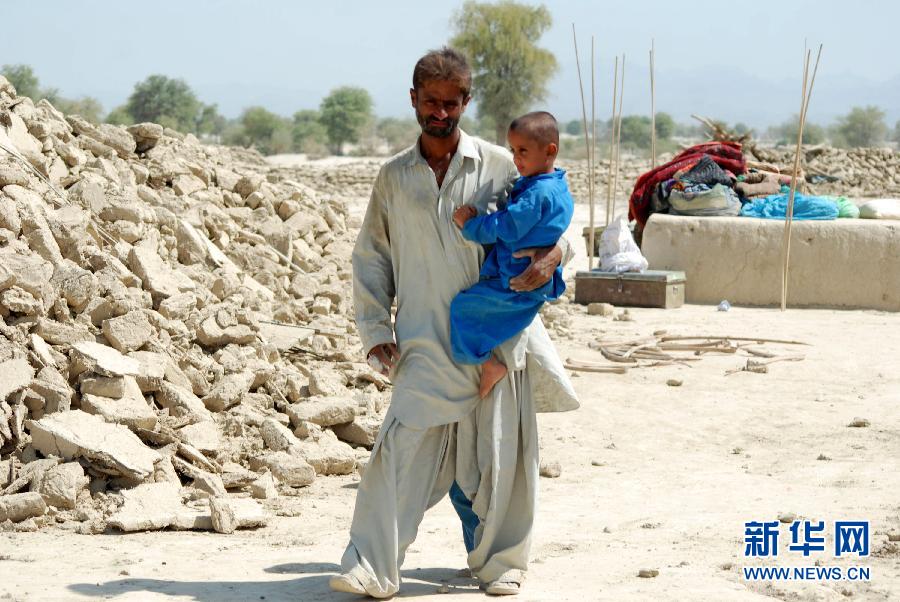 مصرع 328 شخصا وإصابة أكثر من 500 آخرين جراء زلزال بالوشستان في باكستان (2)