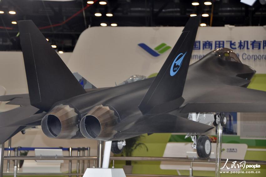 نموذج للمقاتلة الصينية من الجيل الرابع يظهر في معرض بكين الدولي للطيران (8)